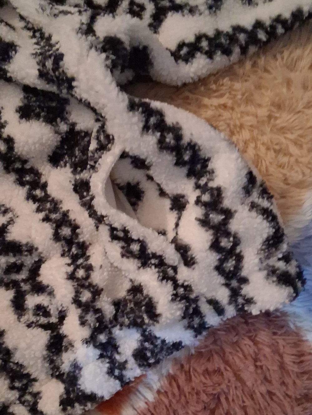 Allbin Motion Black & White Patterned Fleece Quarter-Zip Sweater - Picture 10 of 11